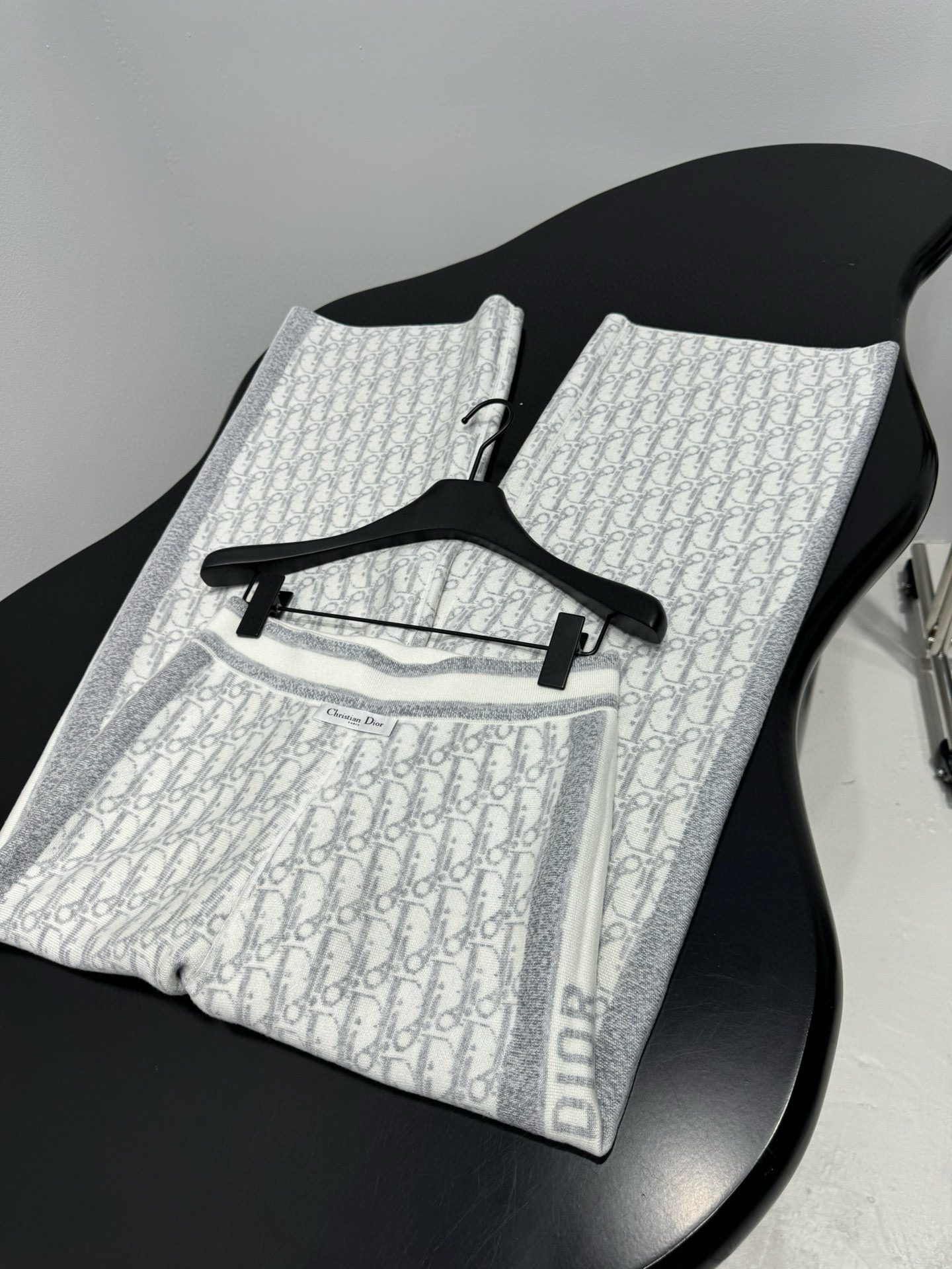 Брюки женские в стиле Dior из шерстяного трикотажа молочного цвета с жаккардовым узором