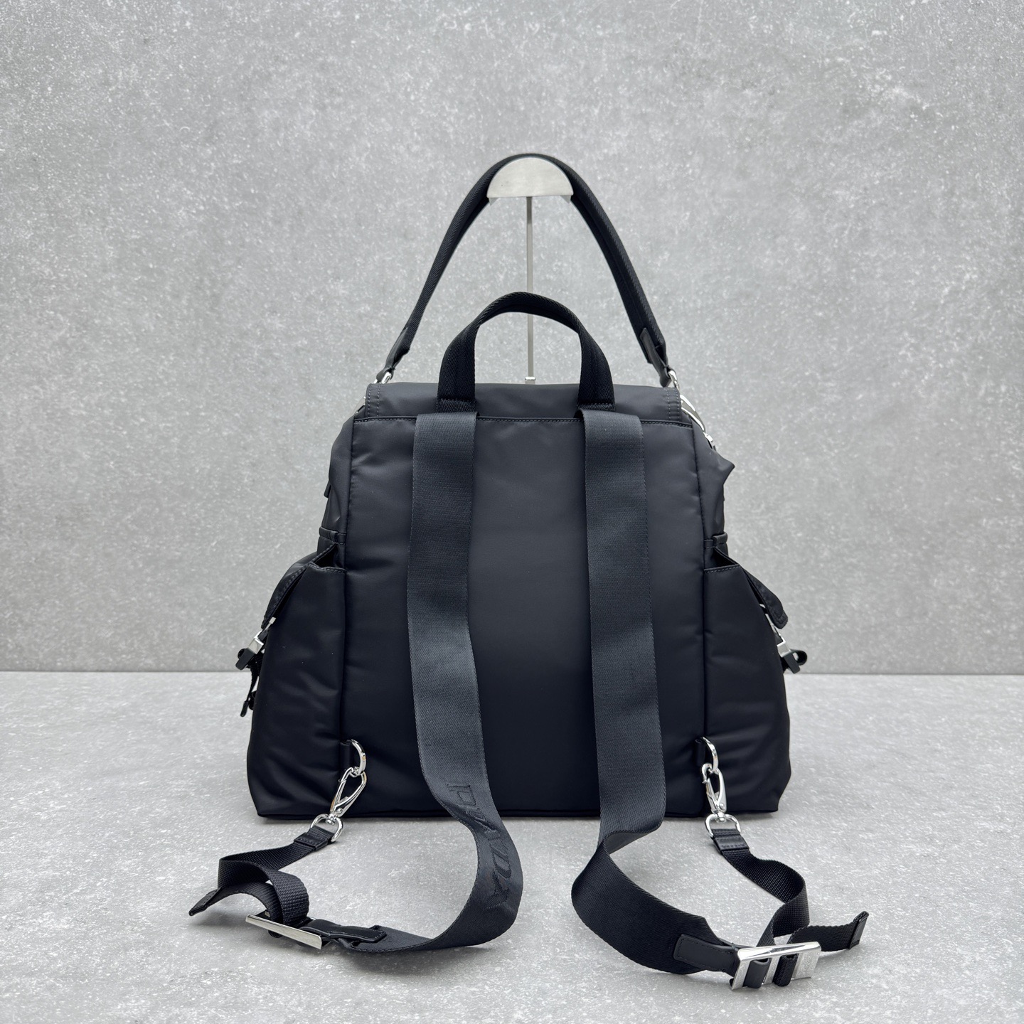 Рюкзак унисекс в стиле Prada Explore 6911 чёрного цвета