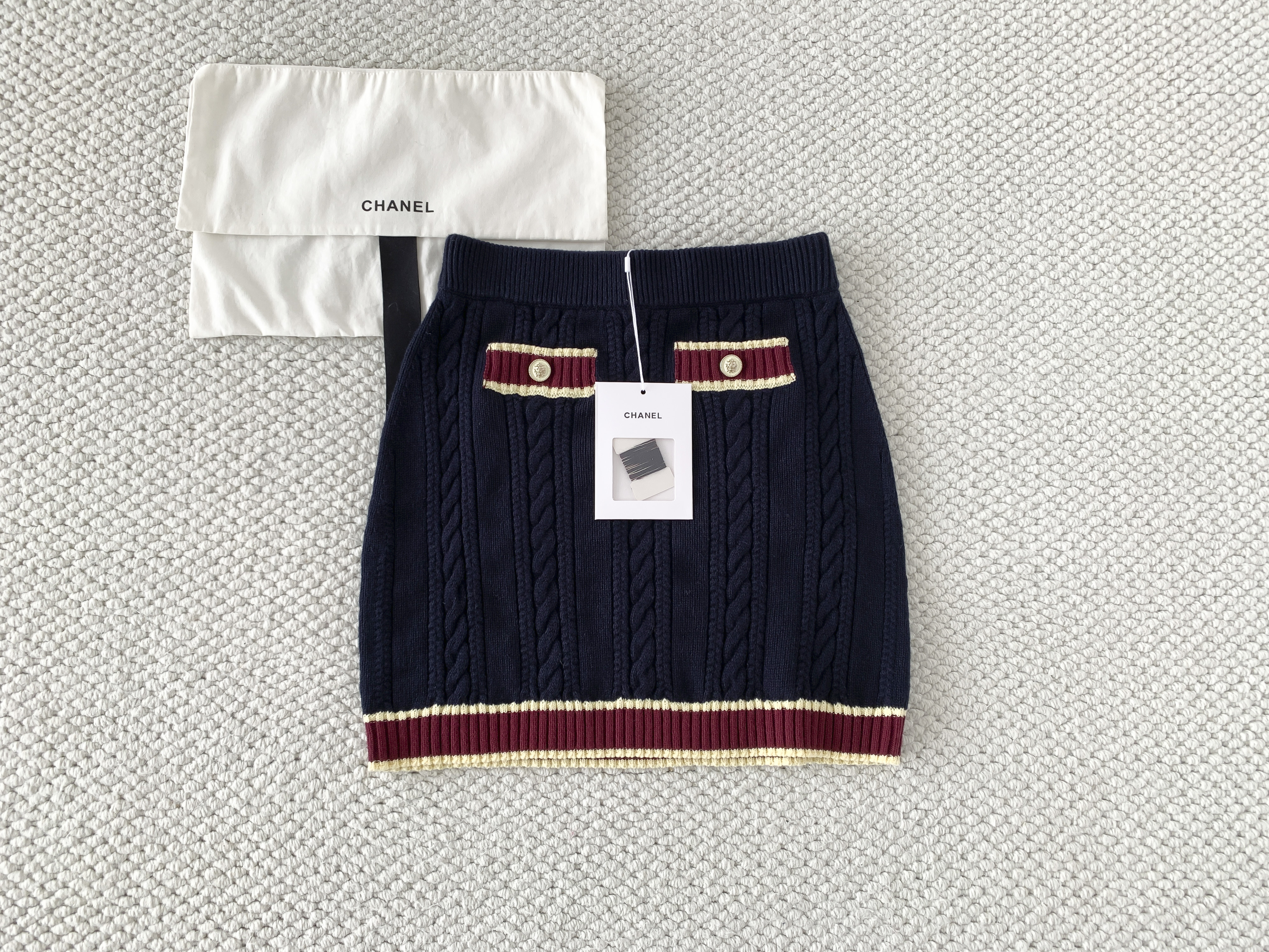 Костюм женский в стиле Chanel тёмно-синего с юбкой и кардиганом