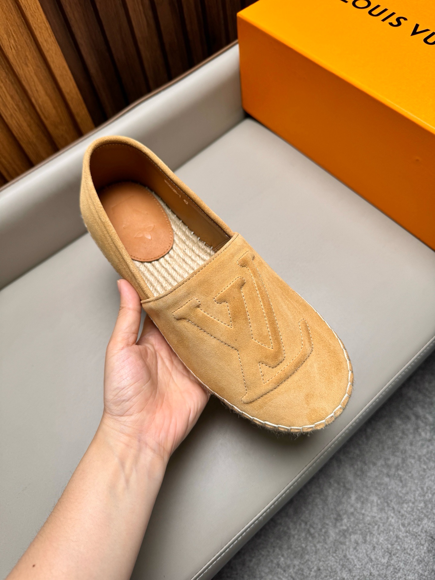 Эспадрильи мужские в стиле Louis Vuitton из натуральной замши бежевого цвета