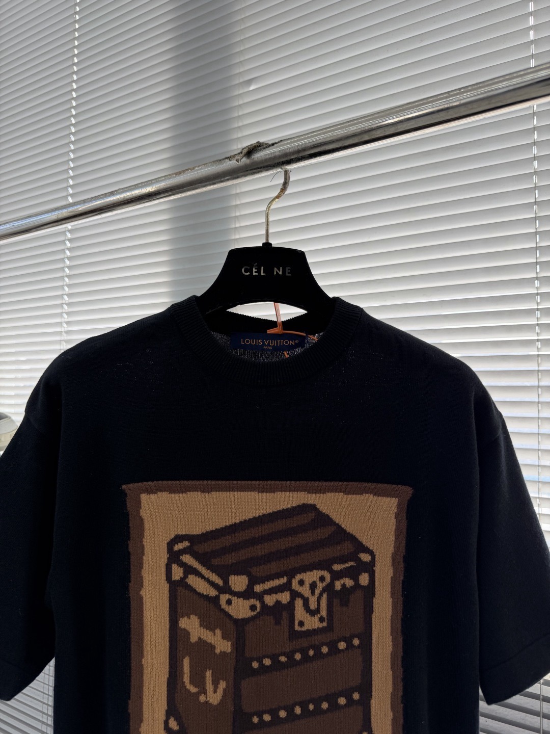 Футболка мужская в стиле Louis Vuitton с жаккардовым принтом Trunk чёрного цвета