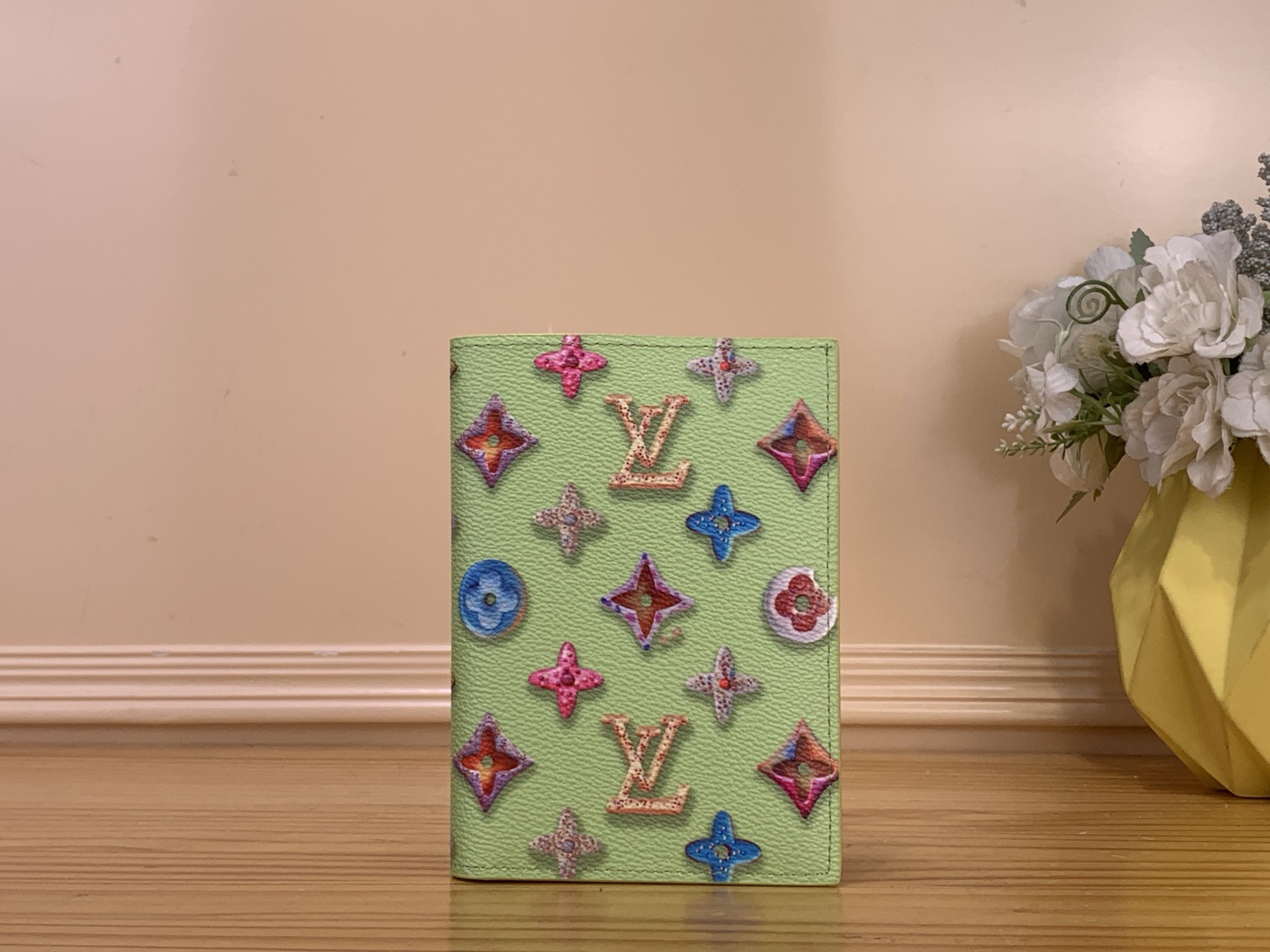 Обложка унисекс для паспорта в стиле Louis Vuitton Monogram Donuts зелёного цвета