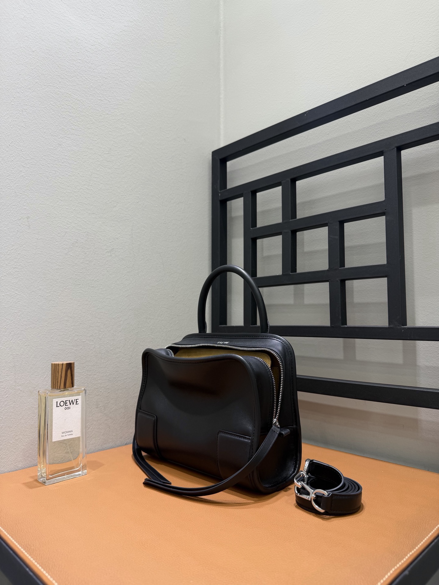 Сумка женская в стиле Loewe Amazona 180 чёрного цвета