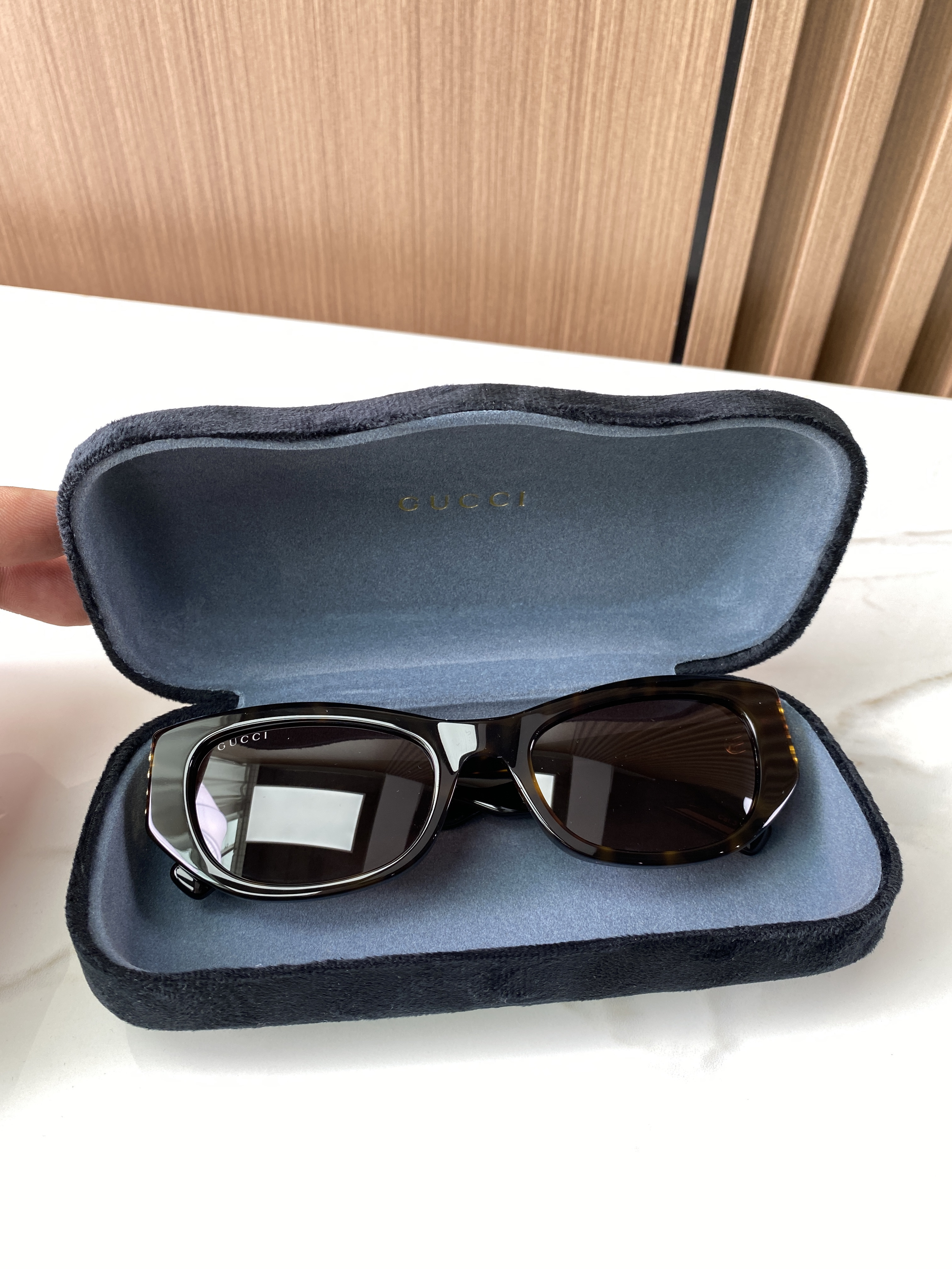 Очки солнцезащитные унисекс в стиле Gucci в массивной оправе прямоугольной формы