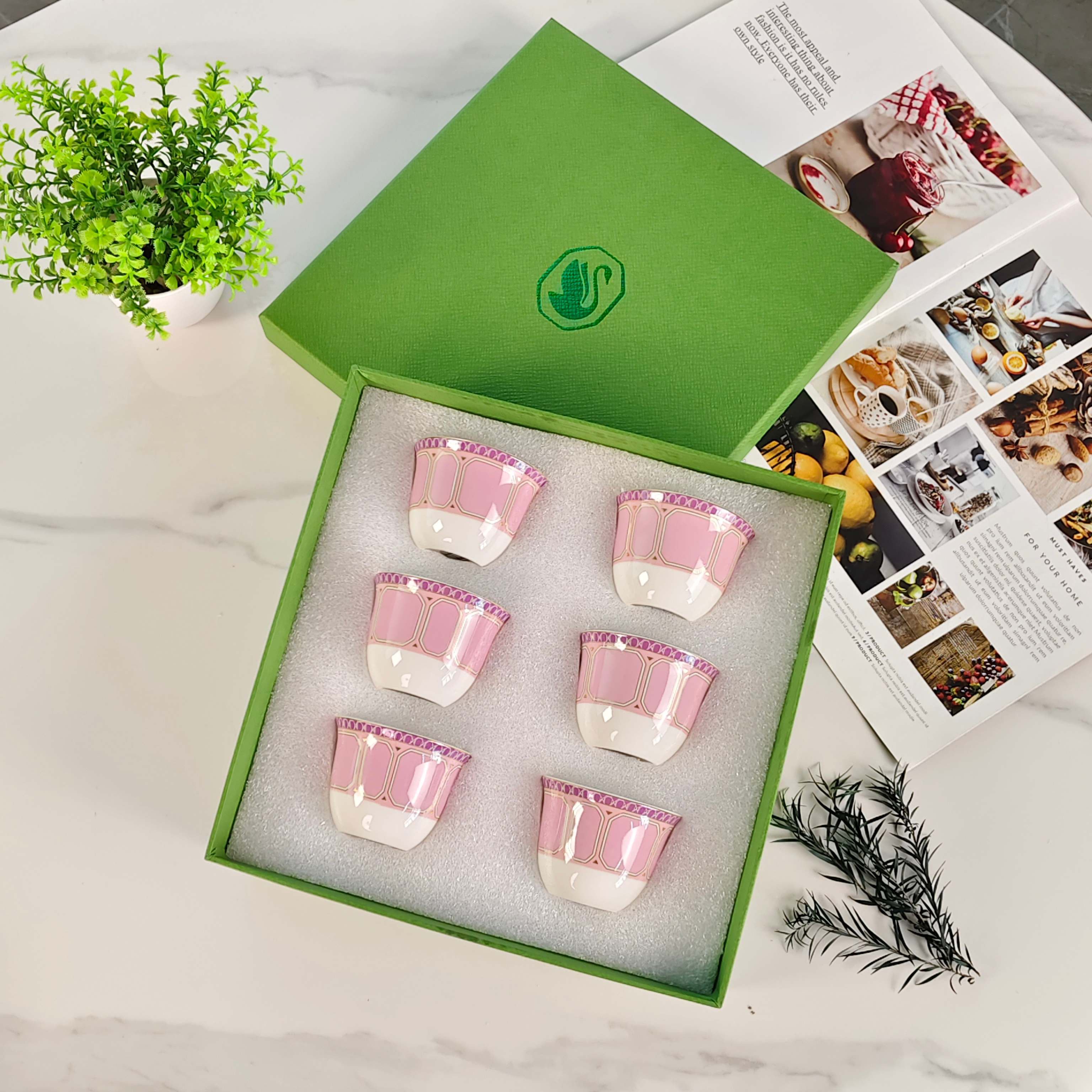 Чайный набор в стиле Swarovski x Rosenthal из керамики розового цвета