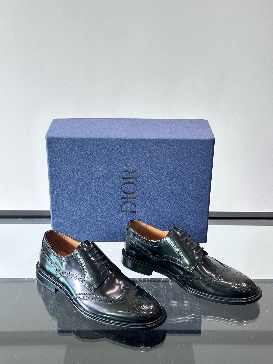 Туфли мужские в стиле Dior из натуральной кожи черного цвета