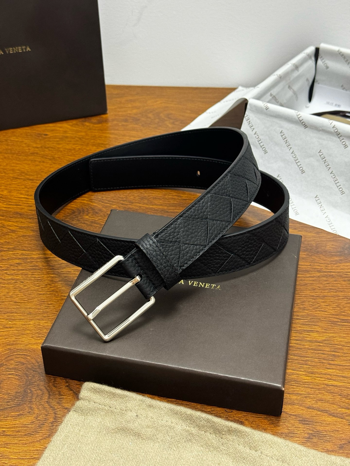 Ремень мужской Bottega Veneta Intrecciato кожи чёрного цвета
