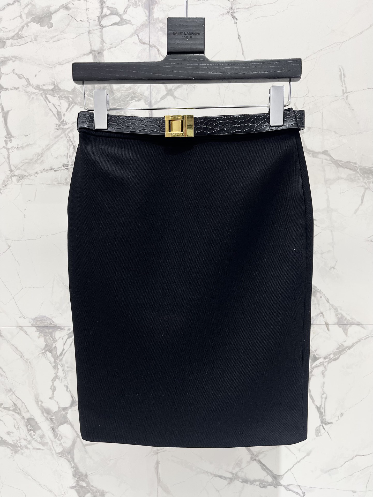 Юбка женская в стиле Saint Laurent с разрезом черного цвета