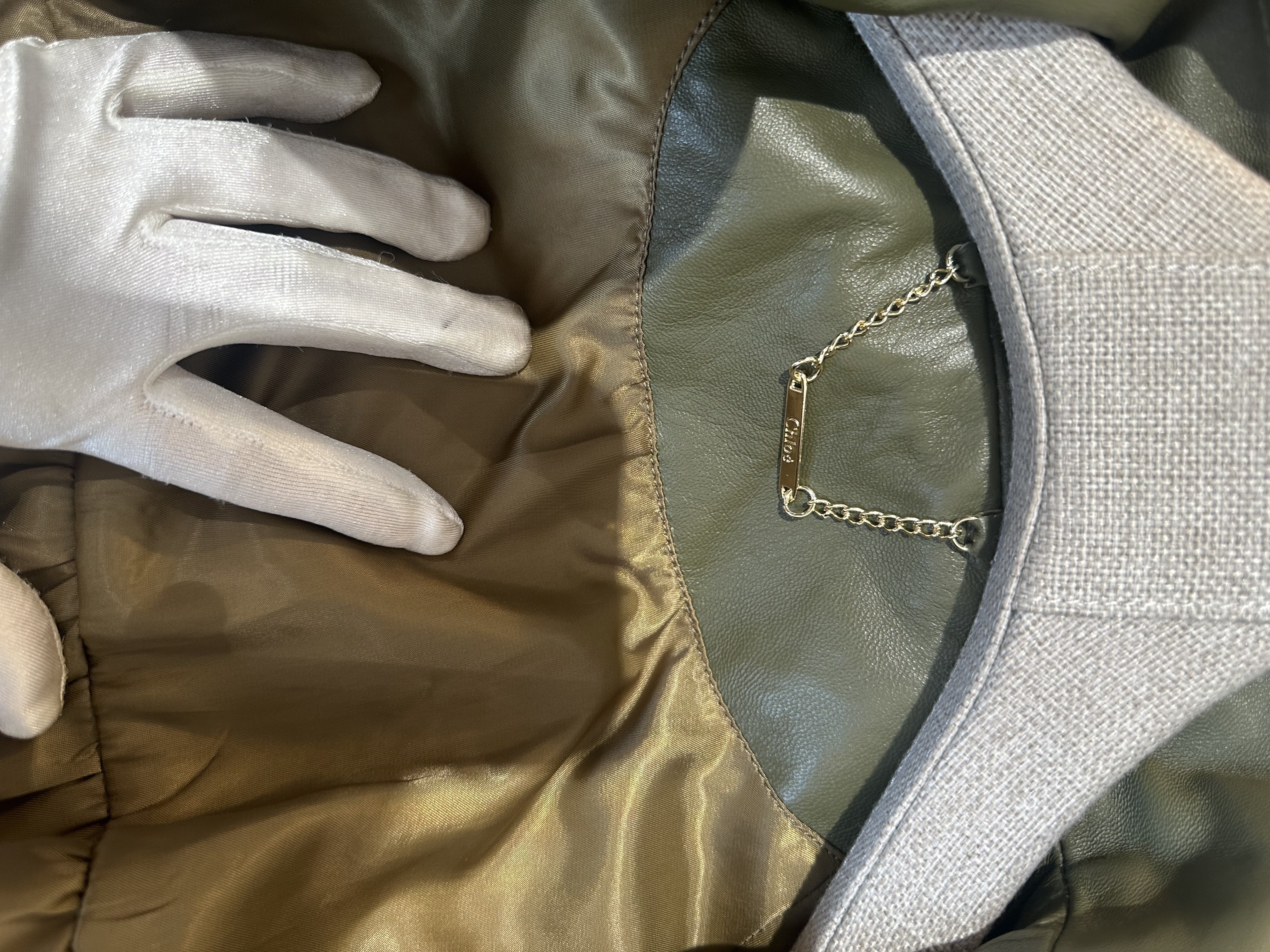 Куртка женская Chloé оливкового цвета с объёмным силуэтом