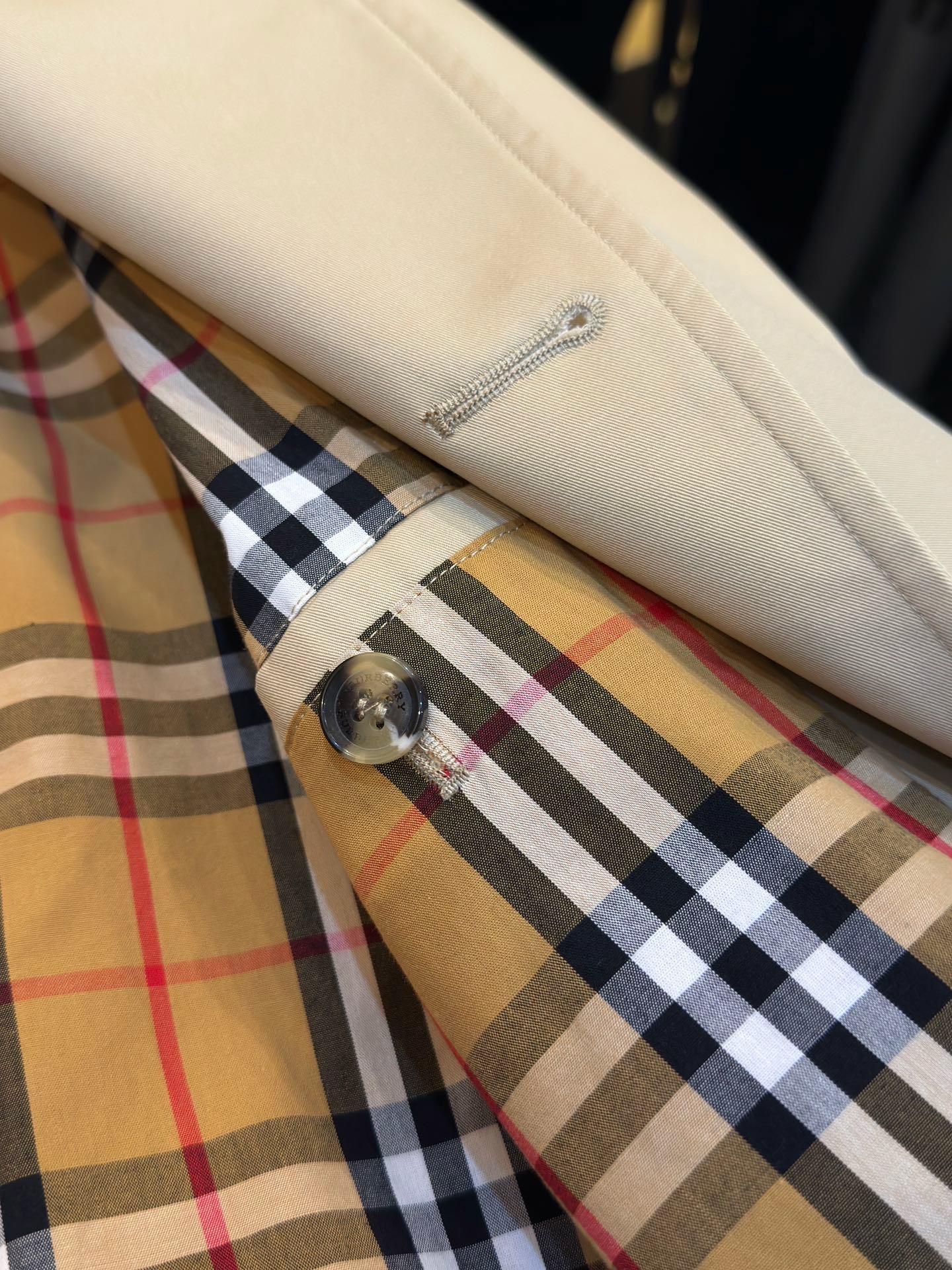 Тренч мужской Burberry Heritage Kensington Long бежевого цвета