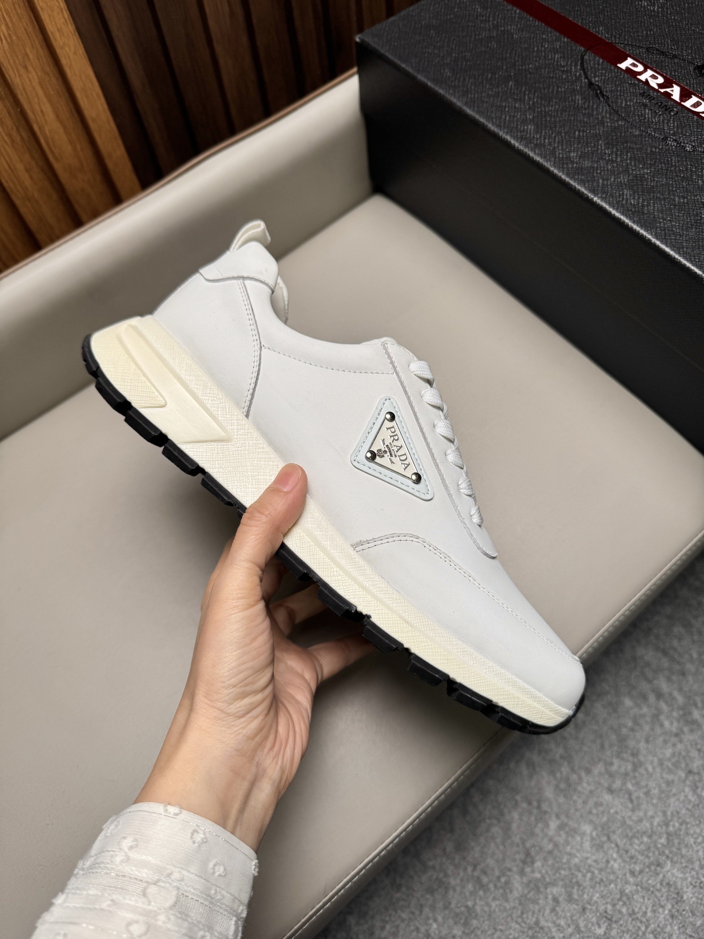 Кроссовки мужские в стиле Prada белого цвета