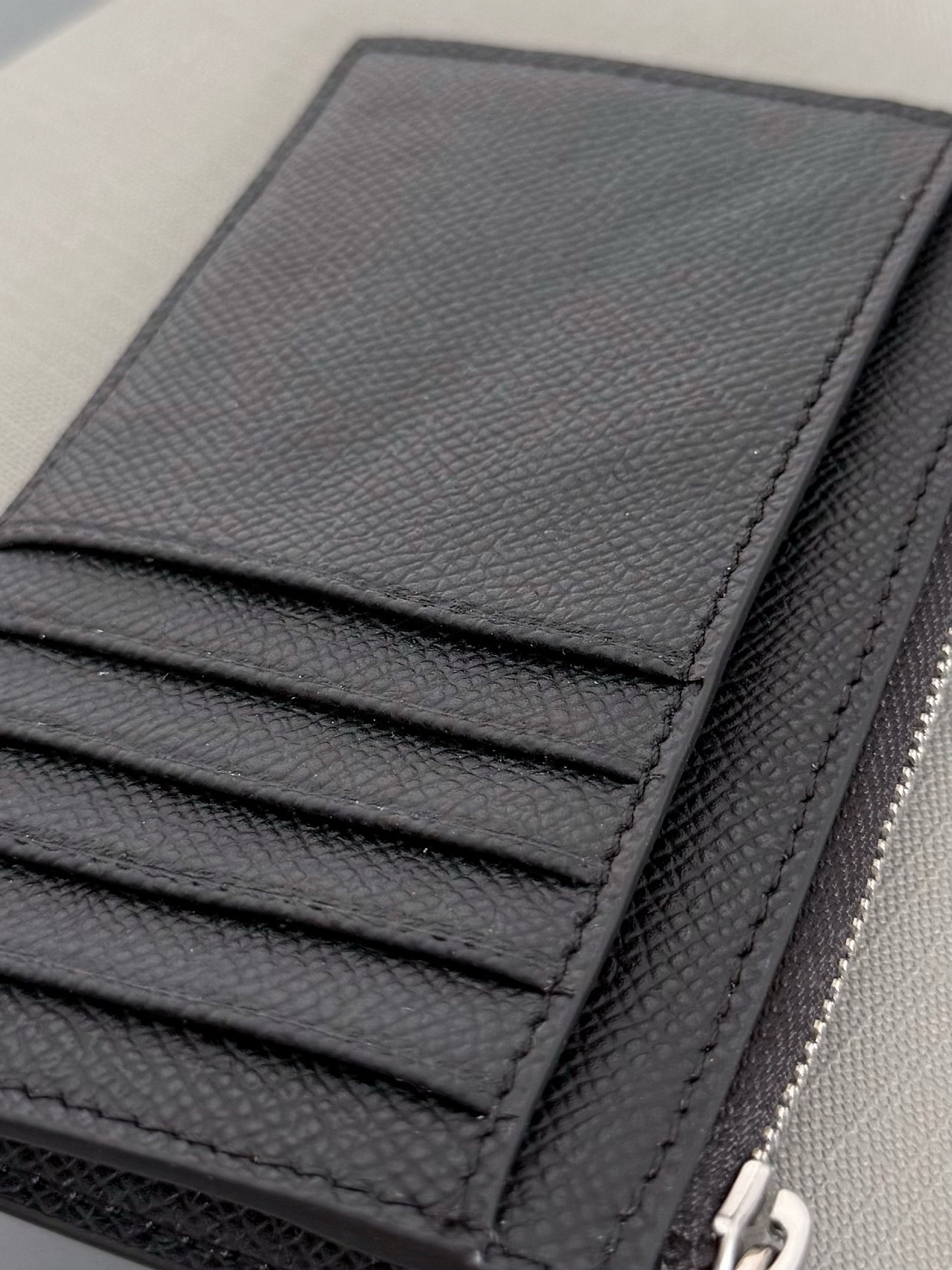 Кошелёк Balenciaga Winter Passport чёрного цвета