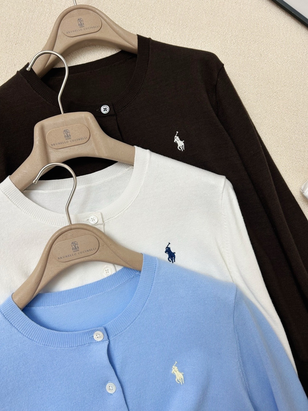 Кардиган женский  Ralph Lauren в голубом, белом и тёмно-коричневом цветах с вышитым логотипом