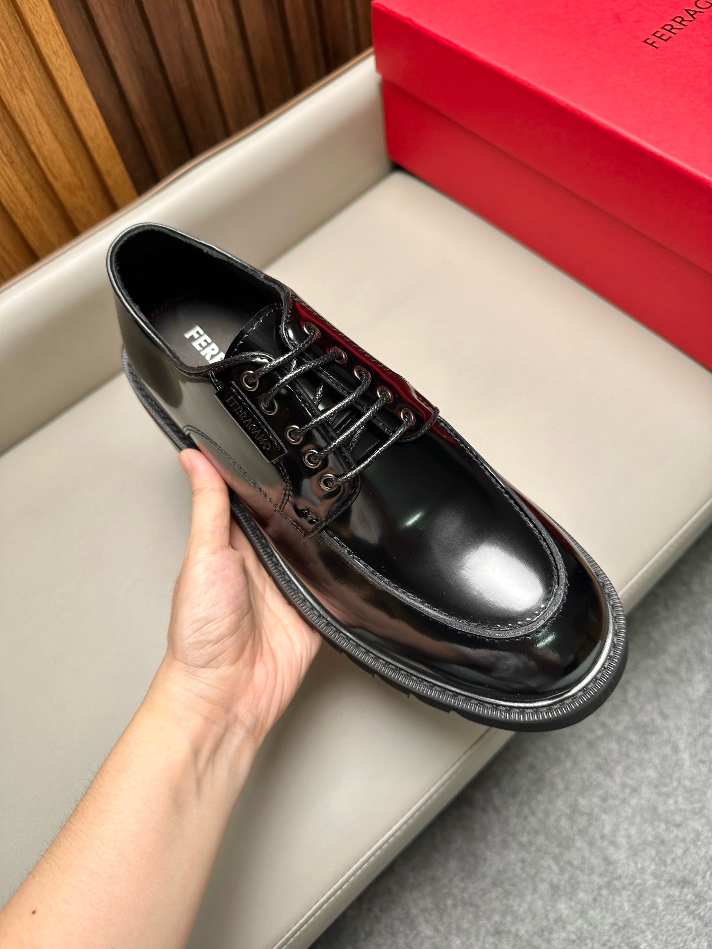 Дерби мужские Ferragamo Italo чёрного цвета на массивной подошве