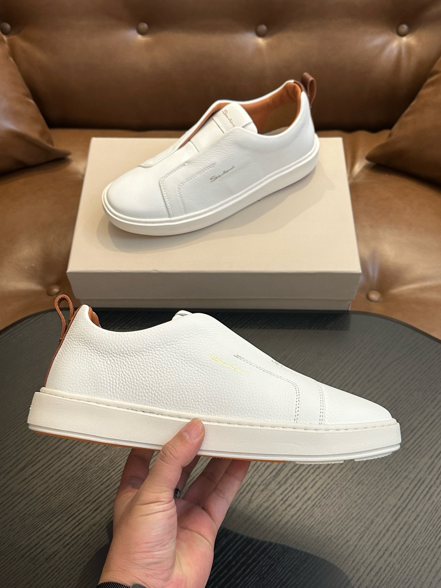 Слипоны мужские в стиле Santoni белого цвета