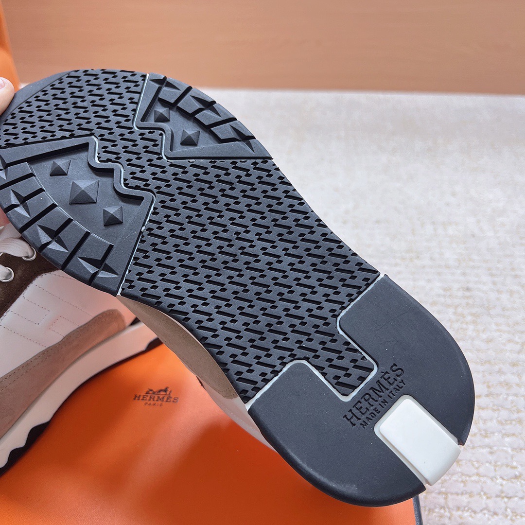 Кроссовки унисекс в стиле Hermes Trail бело-коричневого цвета