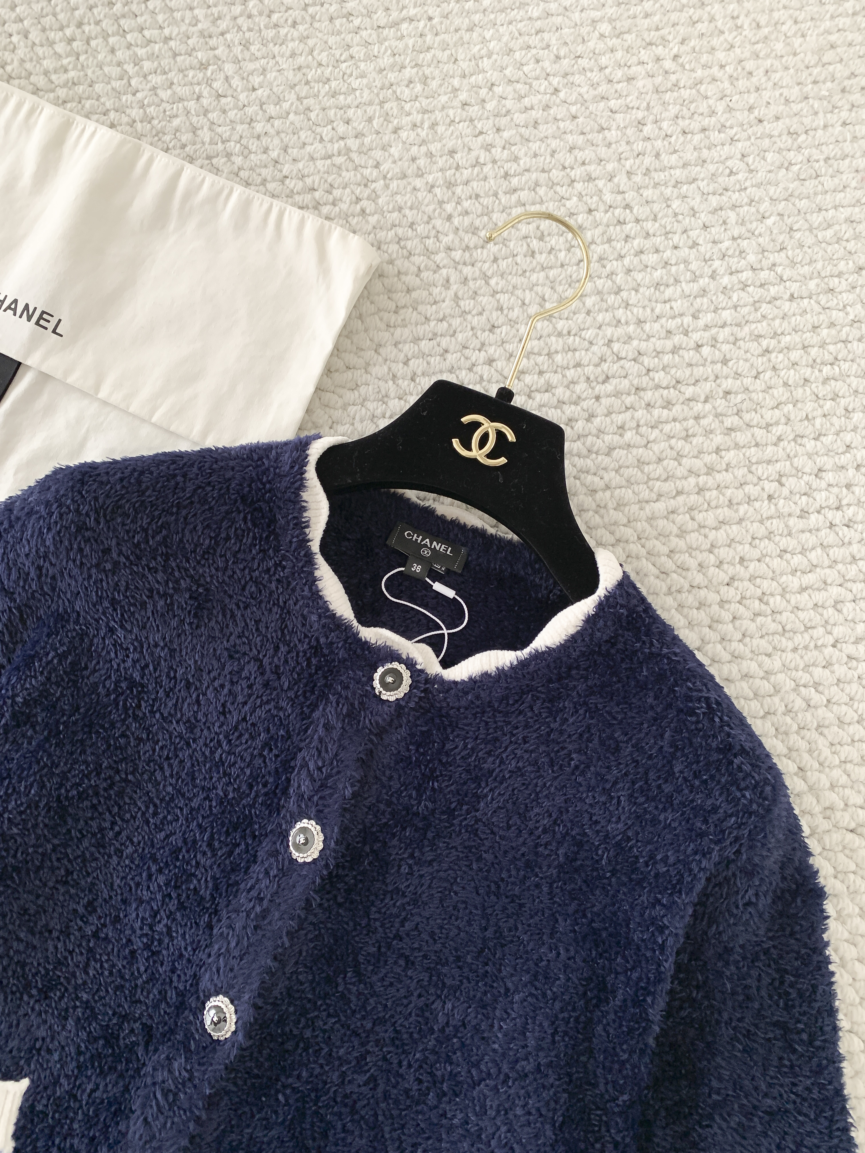 Кардиган женский в стиле Chanel тёмно-синего цвета с контрастной отделкой