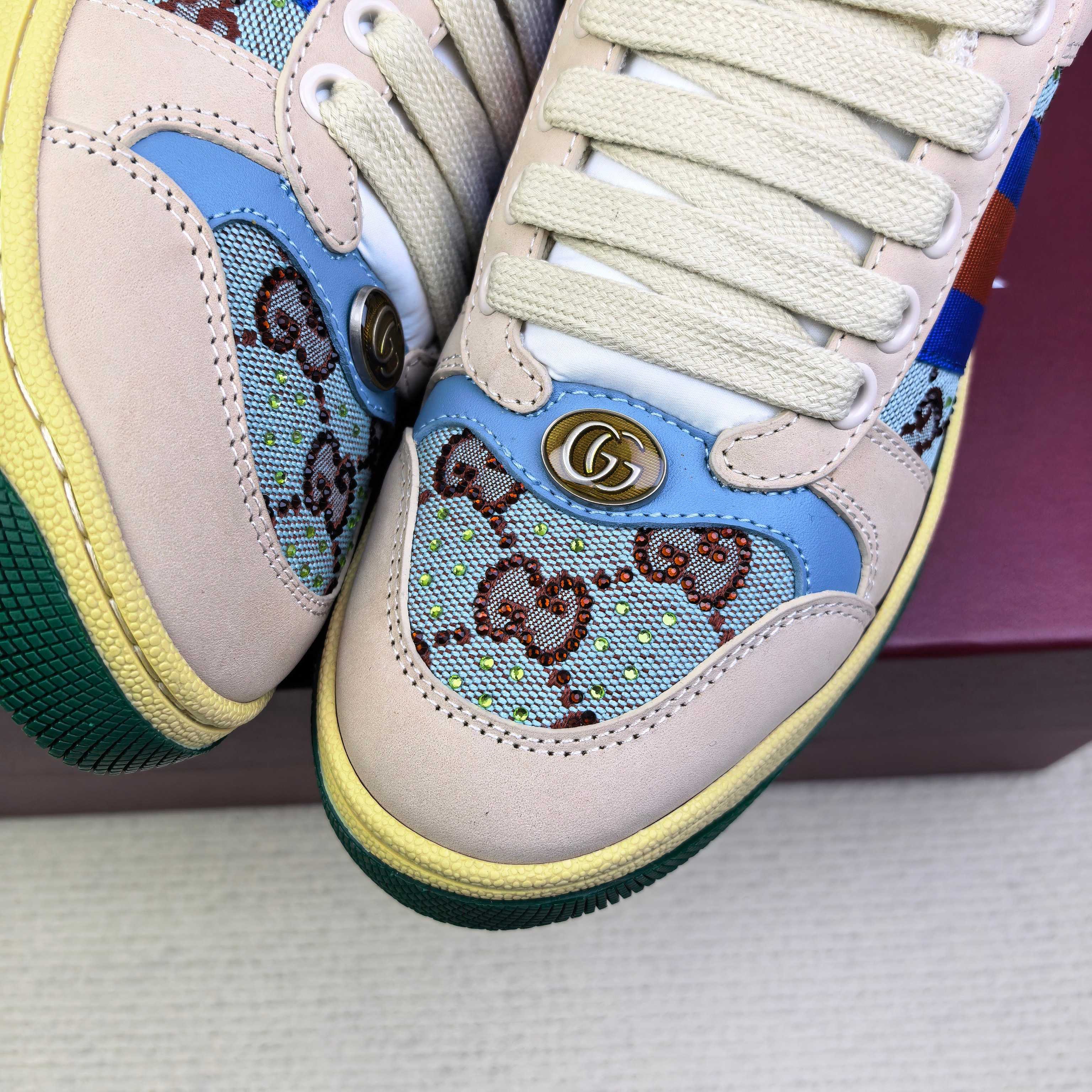 Кроссовки унисекс в стиле Gucci бежевого цвета с голубыми акцентами