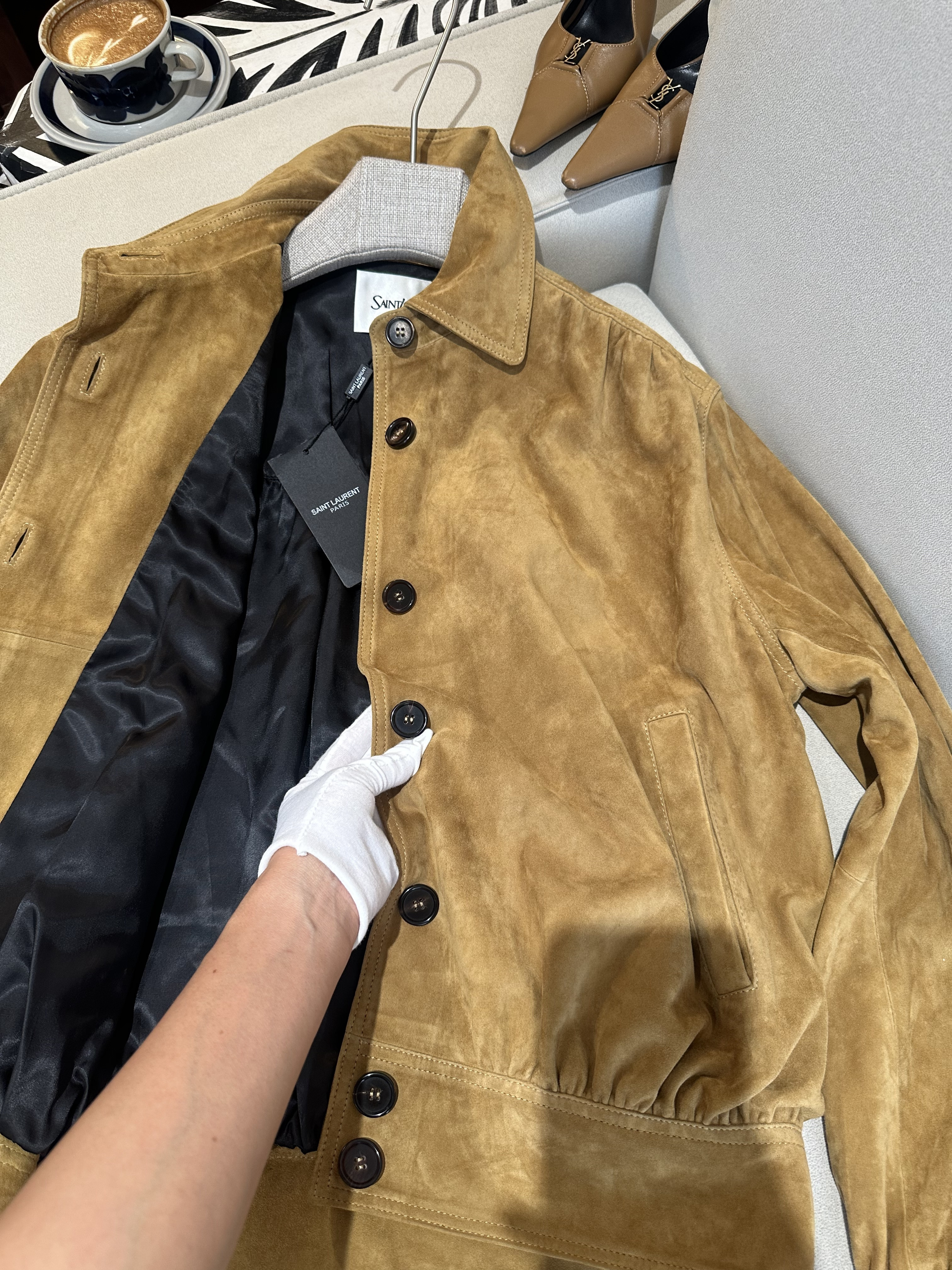 Куртка унисекс в стиле Saint Laurent карамельного цвета с отложным воротником