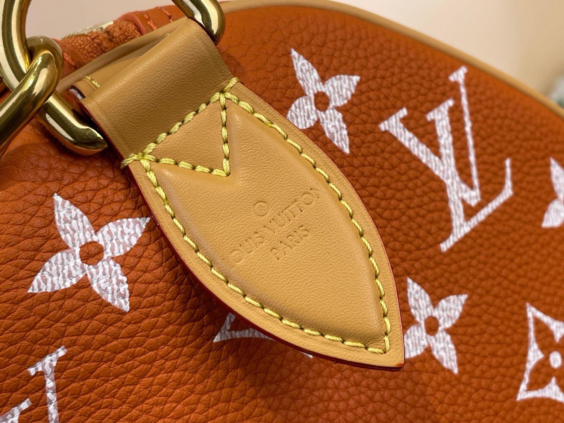 Сумка женская Louis Vuitton Speedy P9 Bandoulière 40 оранжевого цвета