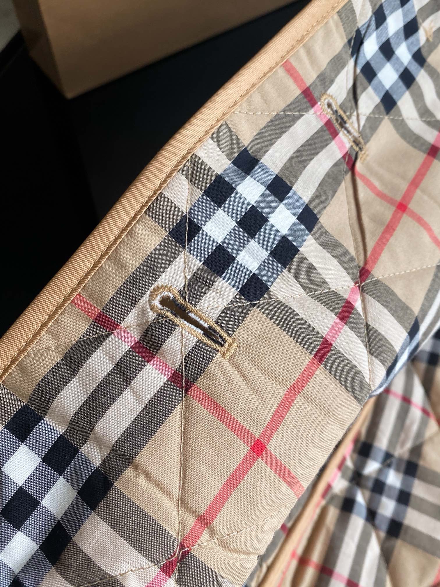 Куртка женская в стиле Burberry бежевого цвета