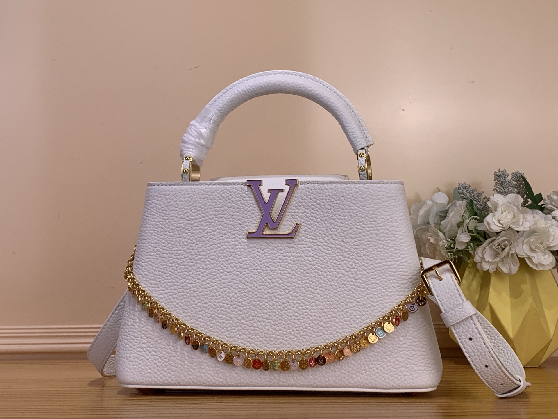 Сумка женская в стиле Louis Vuitton Capucines BB Confetti с декоративной цепочкой