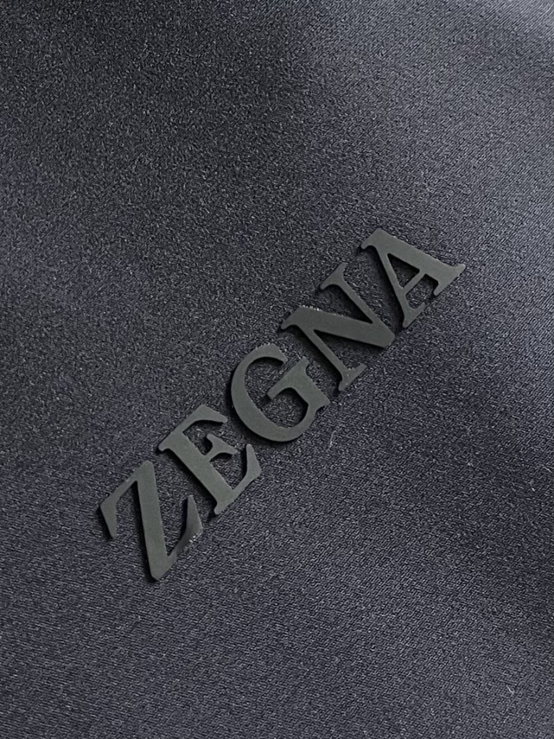 Костюм мужской в стиле Zegna ткани тёмно-синего цвета с жилетом и шортами