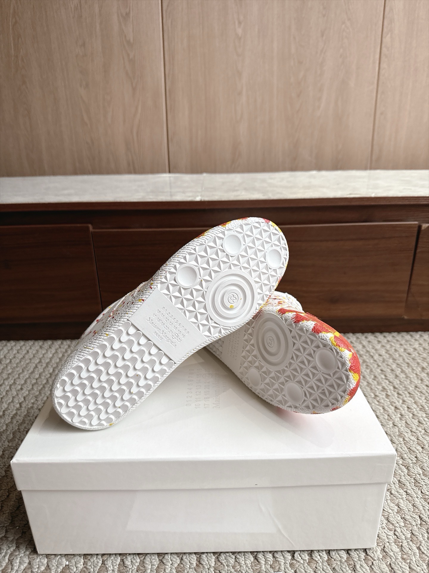 Кроссовки Maison Margiela Replica Paint Splatter белого цвета