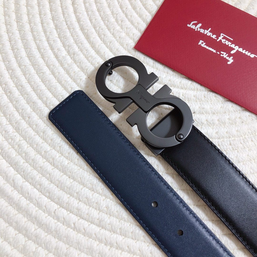 Ремень мужской двусторонний в стиле Salvatore Ferragamo Gancini из натуральной кожи тёмно-синего и чёрного цвета с матовой чёрной пряжкой шириной 3.5 см