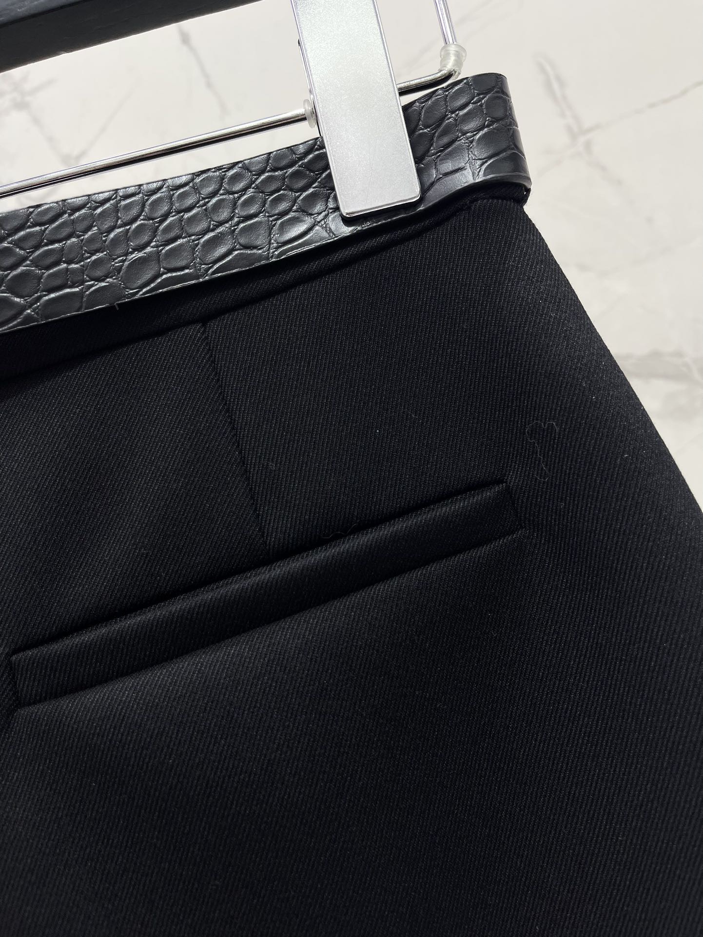 Юбка женская в стиле Saint Laurent с разрезом черного цвета