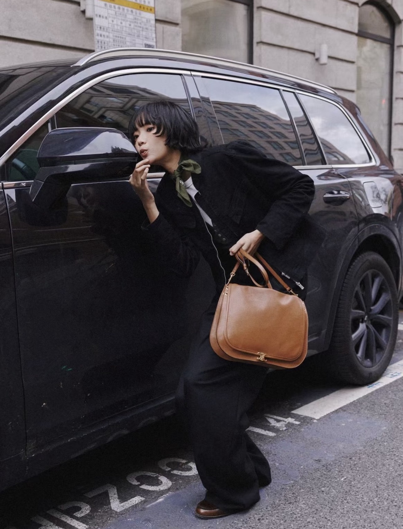 Сумка женская в стиле Celine Soft Triomphe Besace бордового цвета