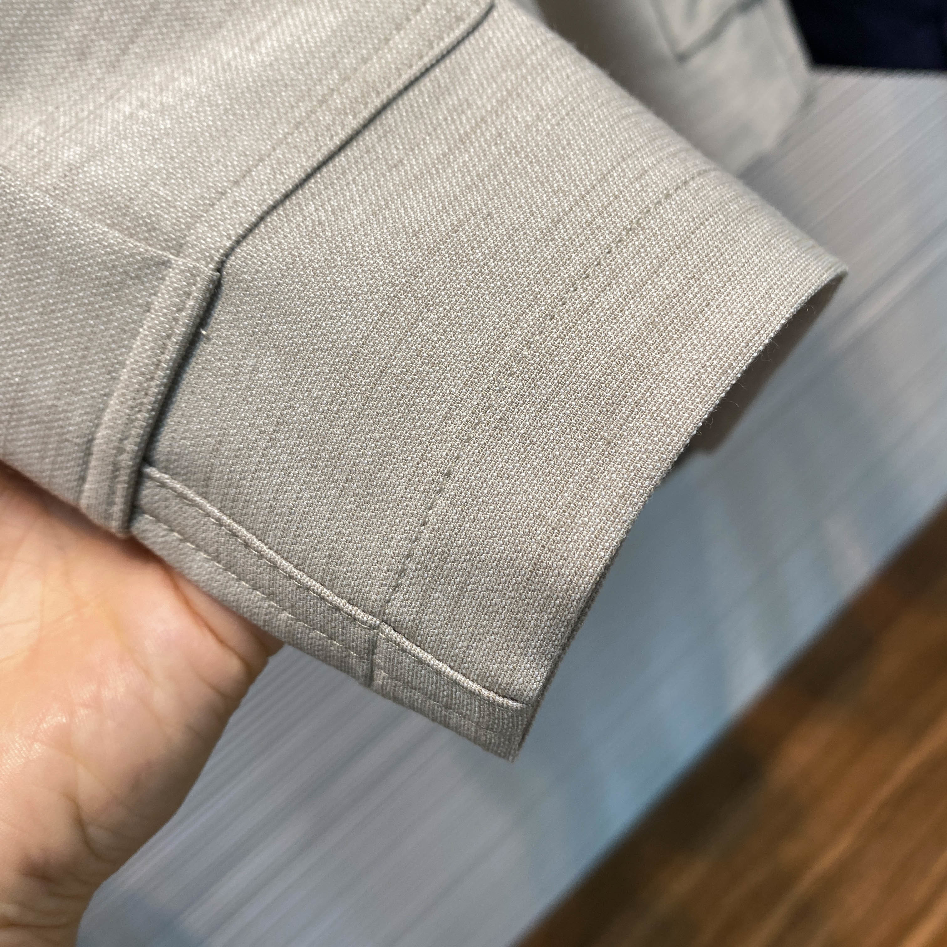 Шорты мужские в стиле Brunello Cucinelli бежевого цвета с накладными карманами