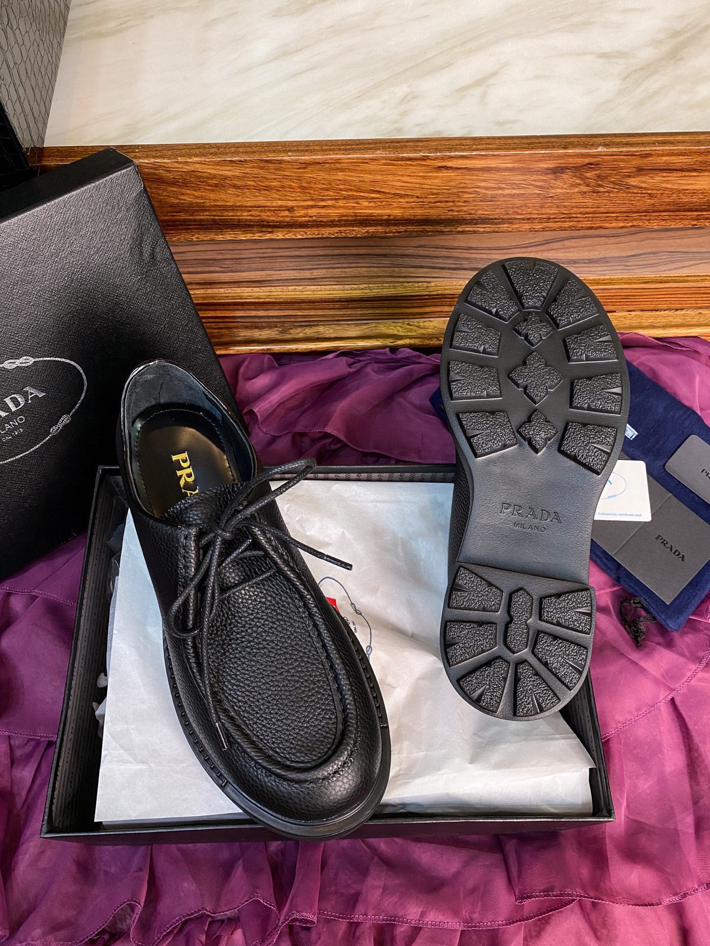 Дерби мужские в стиле Prada из натуральной зернистой кожи чёрного цвета