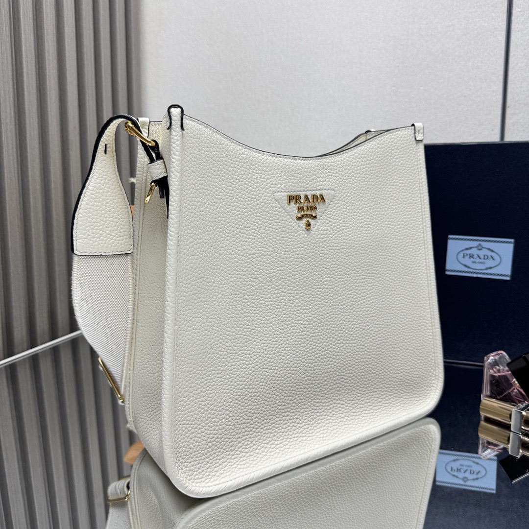 Сумка женская в стиле Prada tote белого цвета с плечевым ремнём (30×28×12 см)