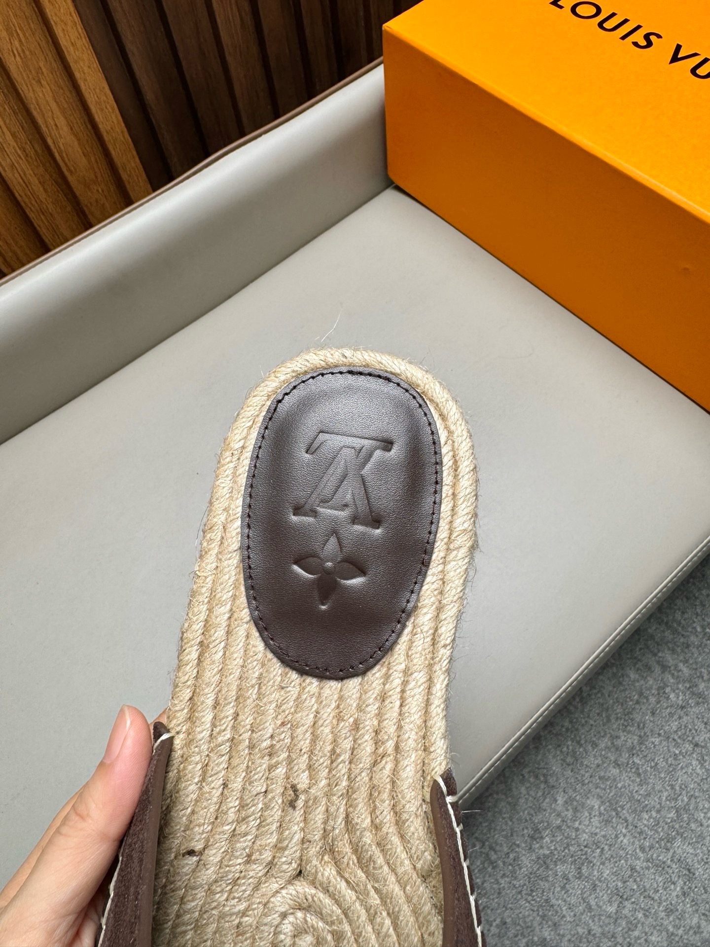 Шлёпанцы мужские в стиле Louis Vuitton коричневого цвета