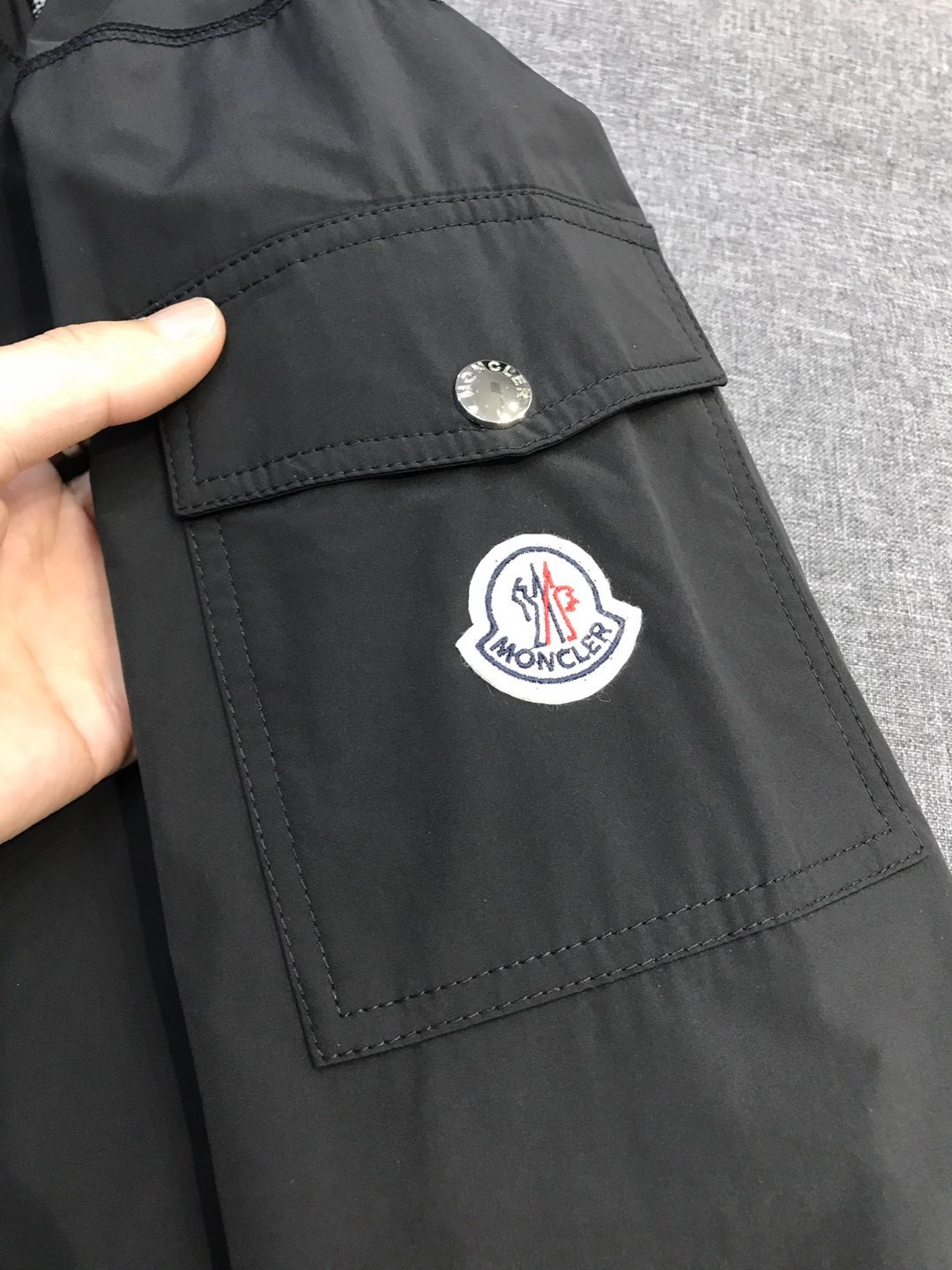 Куртка мужская в стиле Moncler с капюшоном из технологичной ткани Pertex чёрного цвета