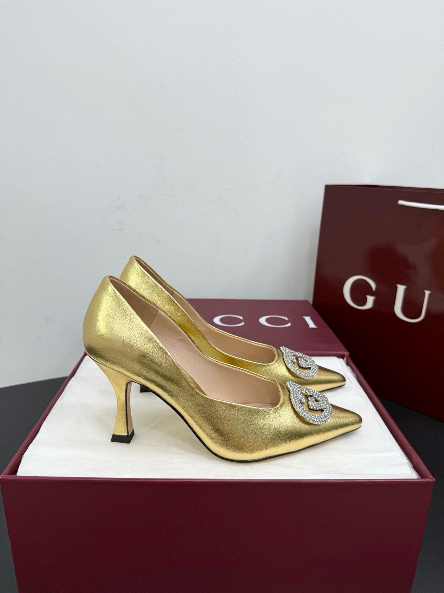 Туфли женские Gucci золотого цвета