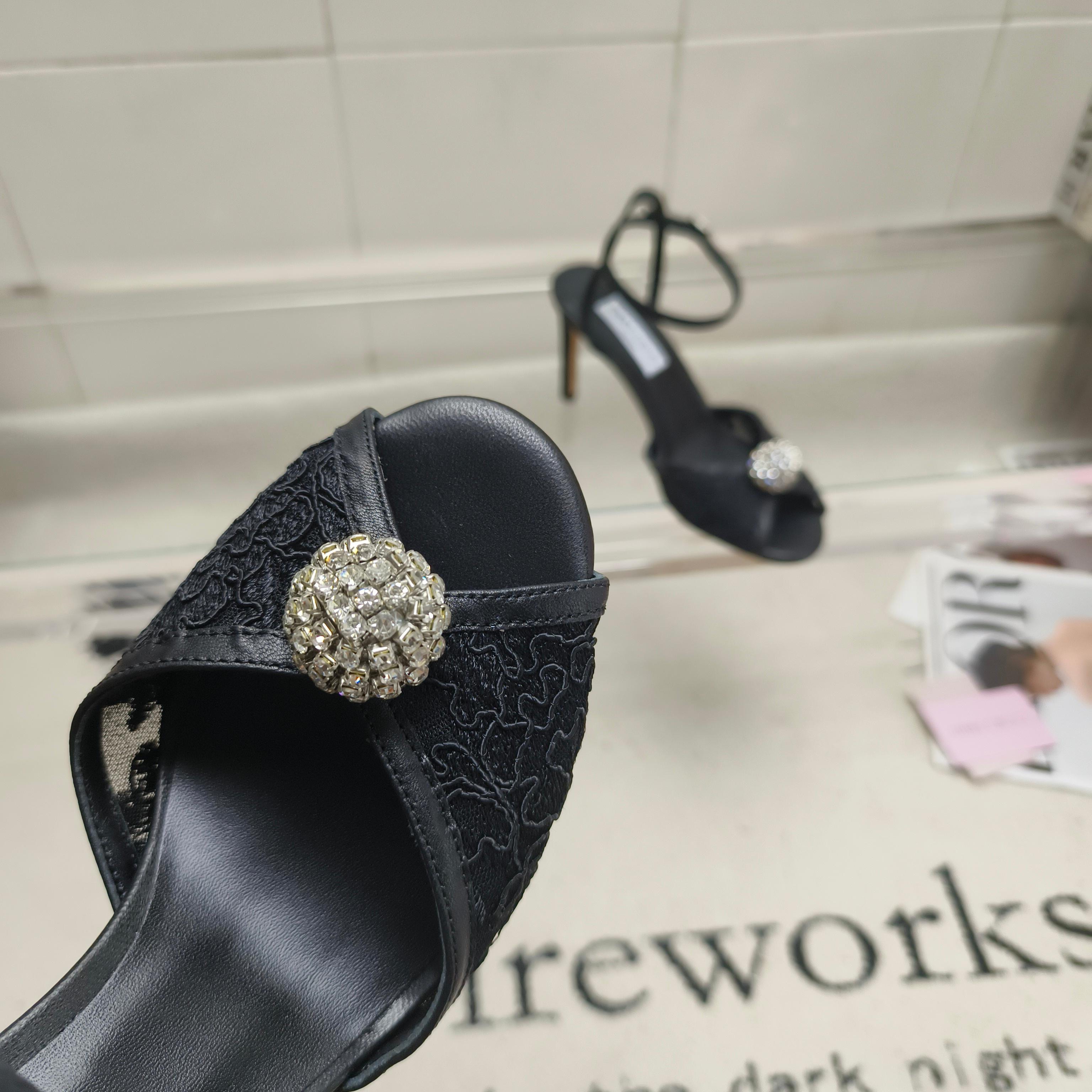 Босоножки женские в стиле Jimmy Choo черного цвета