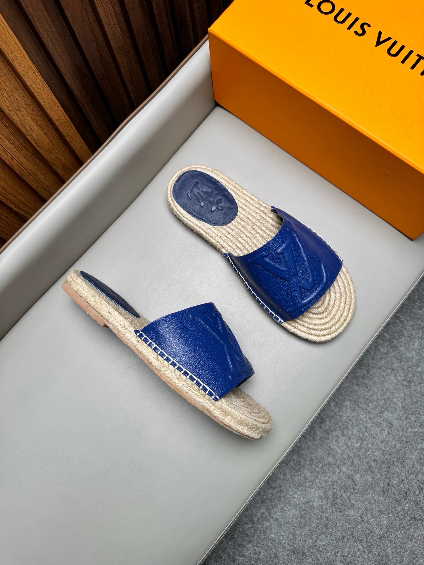 Шлёпанцы мужские в стиле Louis Vuitton синего цвета