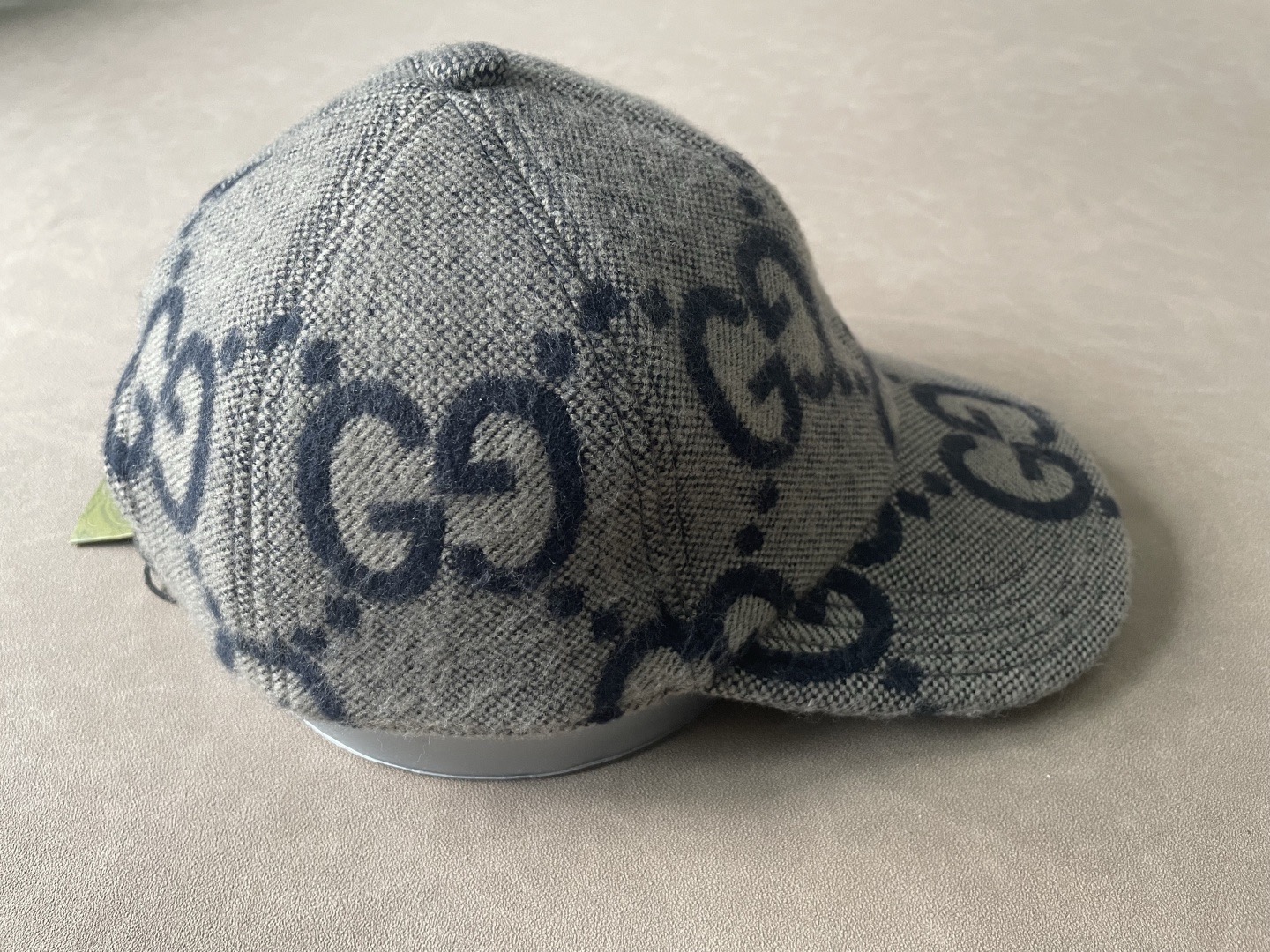 Бейсболка Gucci GG из шерсти серого цвета