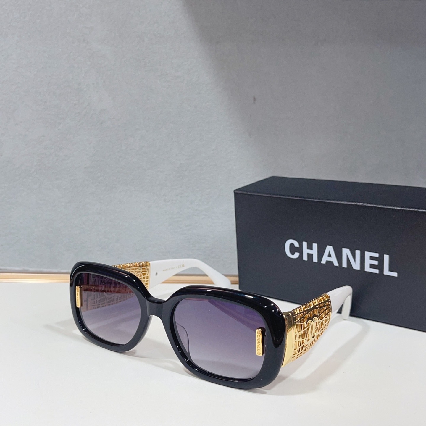 Очки солнцезащитные женские в стиле Chanel