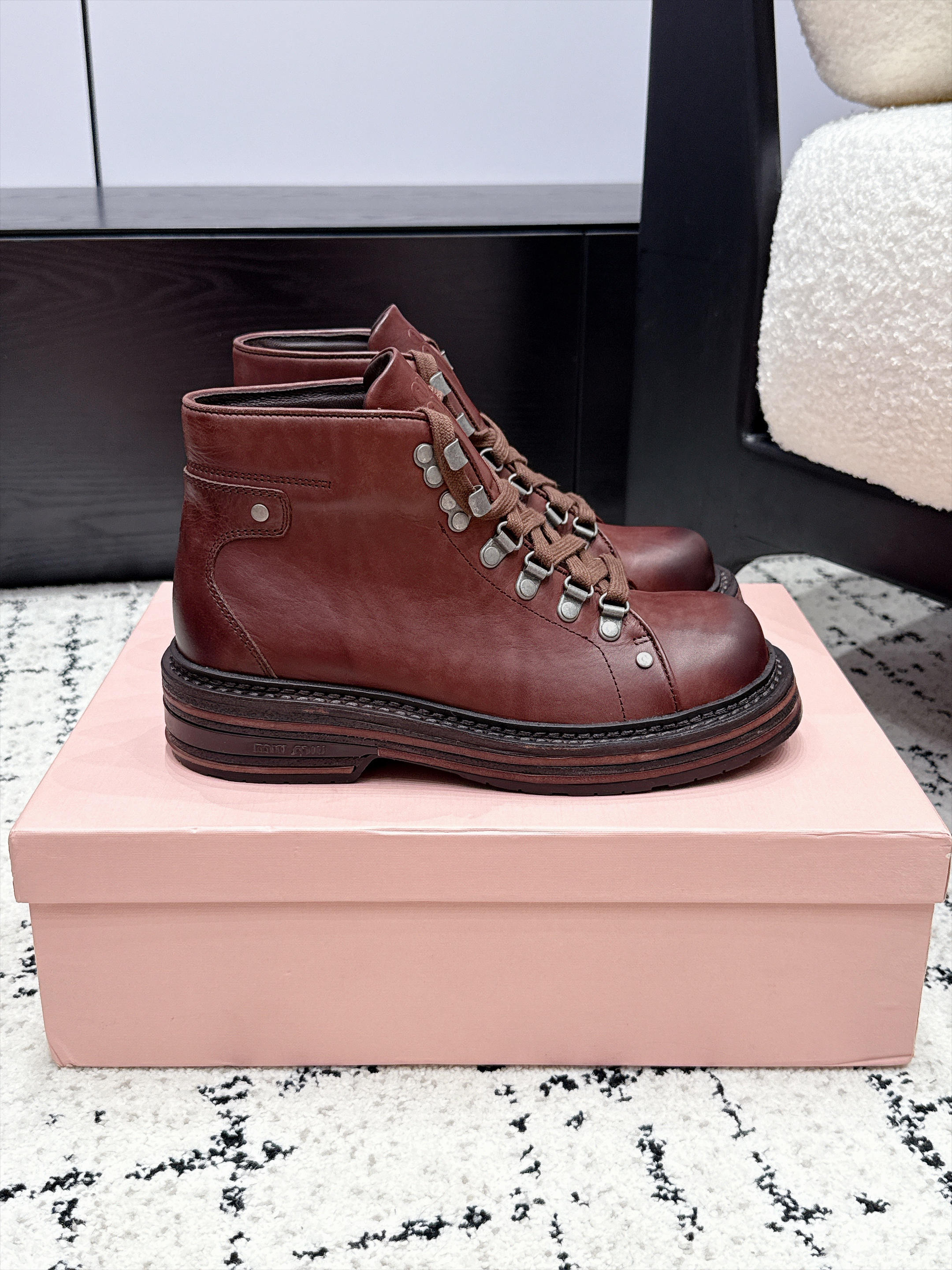 Ботинки женские Miu Miu Leather Laced Booties коричневого цвета