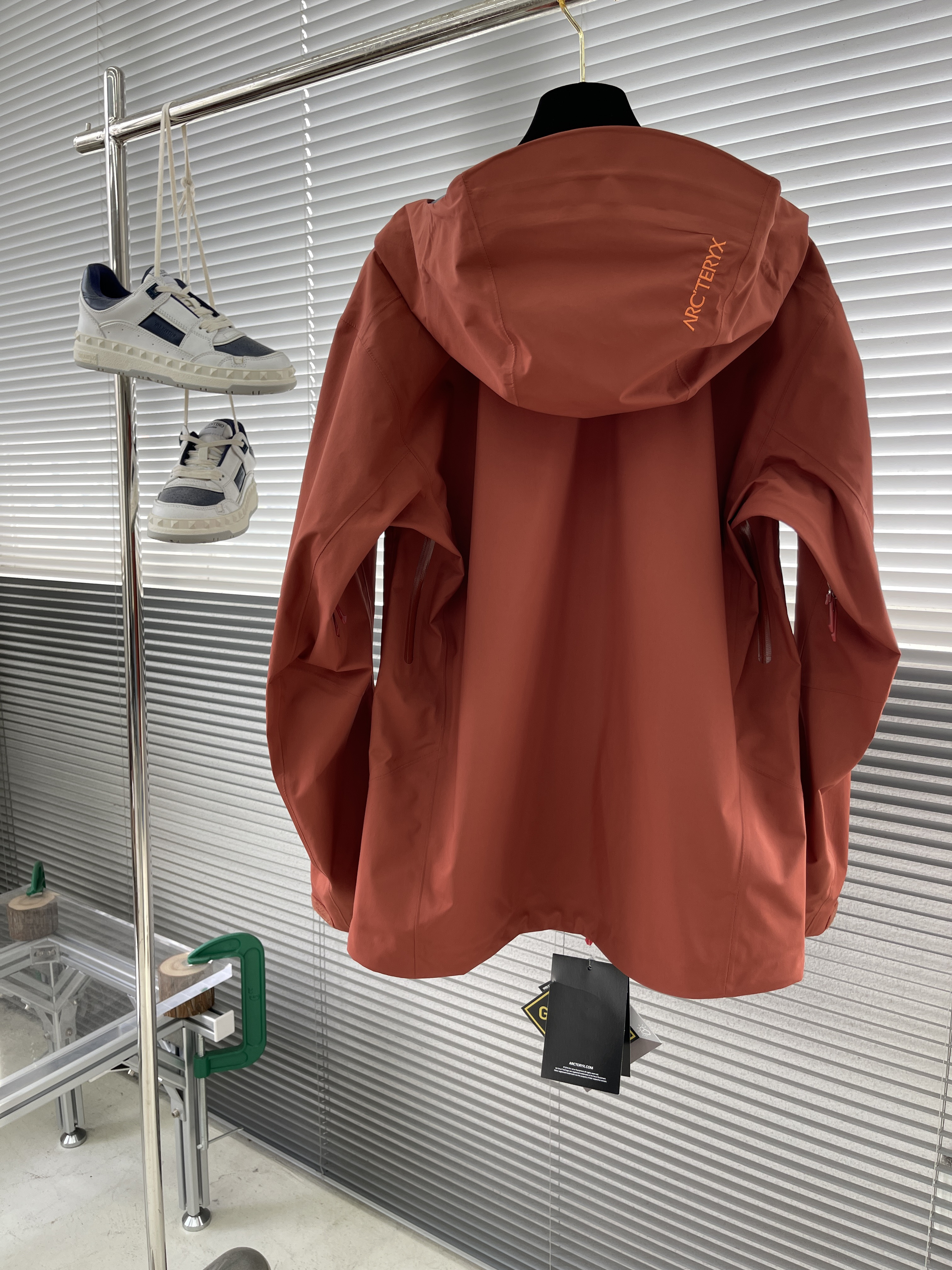 Куртка унисекс в стиле Arc’teryx Beta SL оранжевого цвета