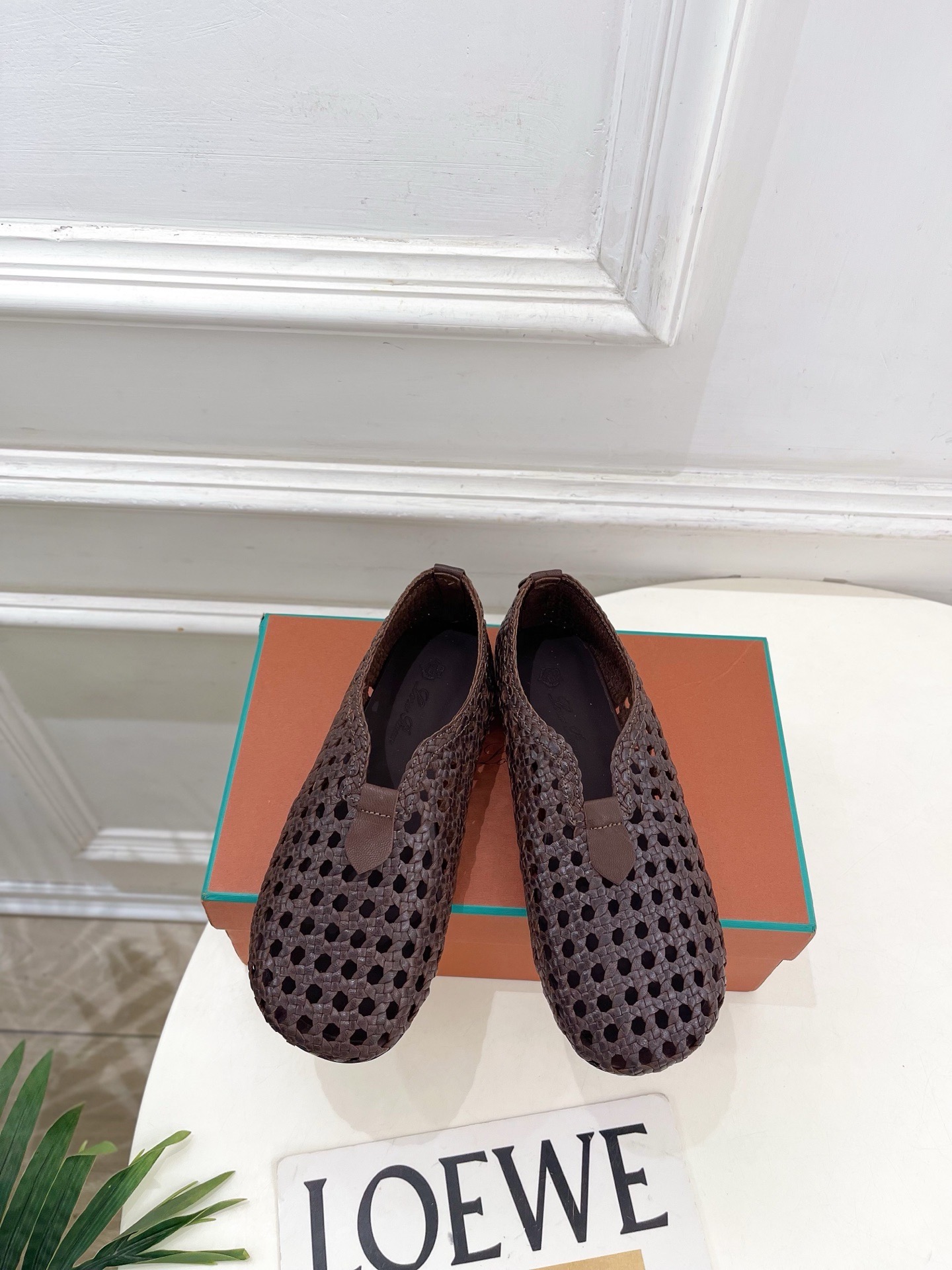 Лоферы женские в стиле Loro Piana графитового цвета