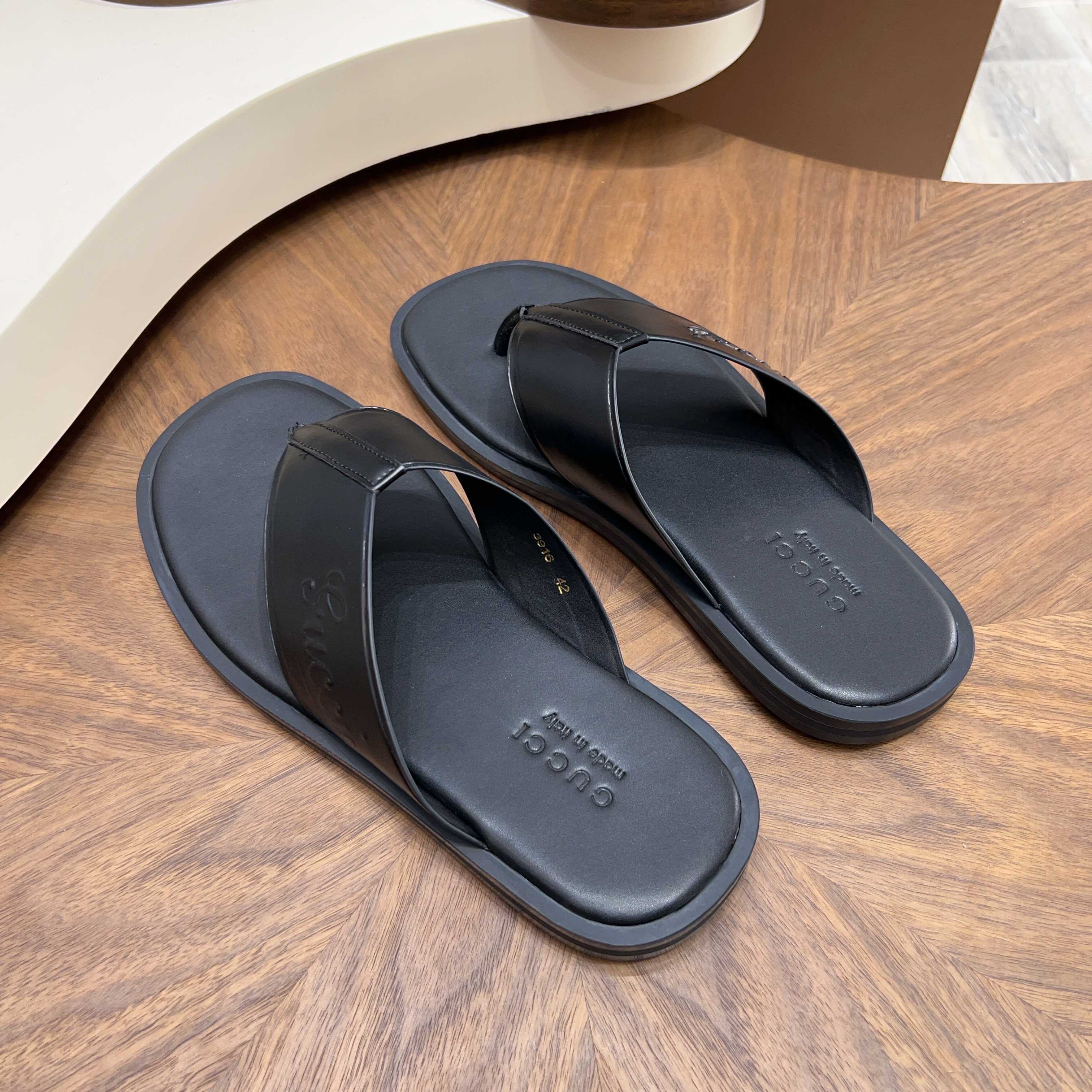 Шлёпанцы мужские в стиле Gucci черного цвета