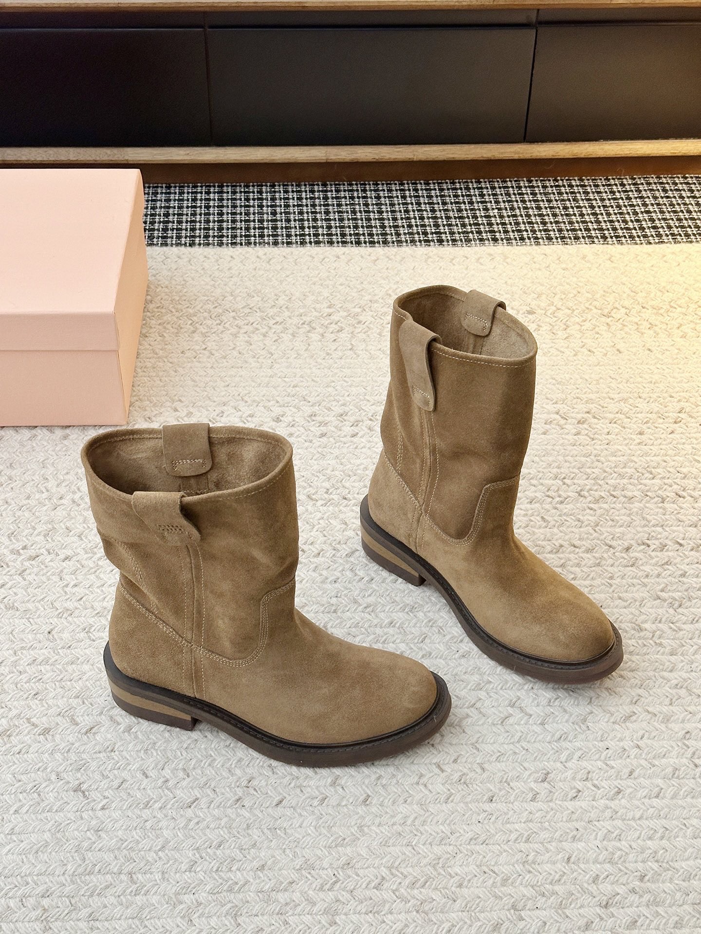 Сапоги Miu Miu Suede Boots светло-коричневого цвета