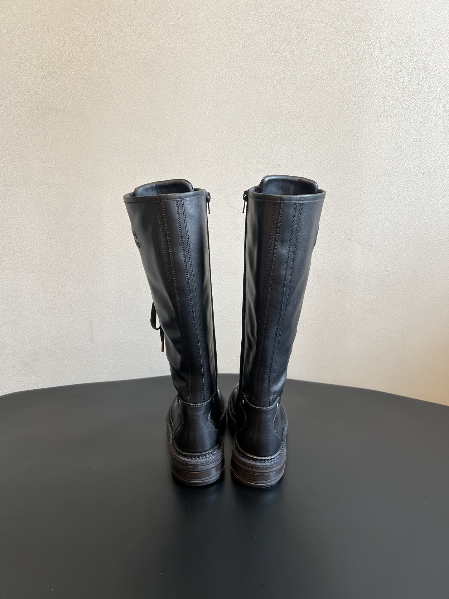 Сапоги женские Miu Miu Leather Boots черного цвета
