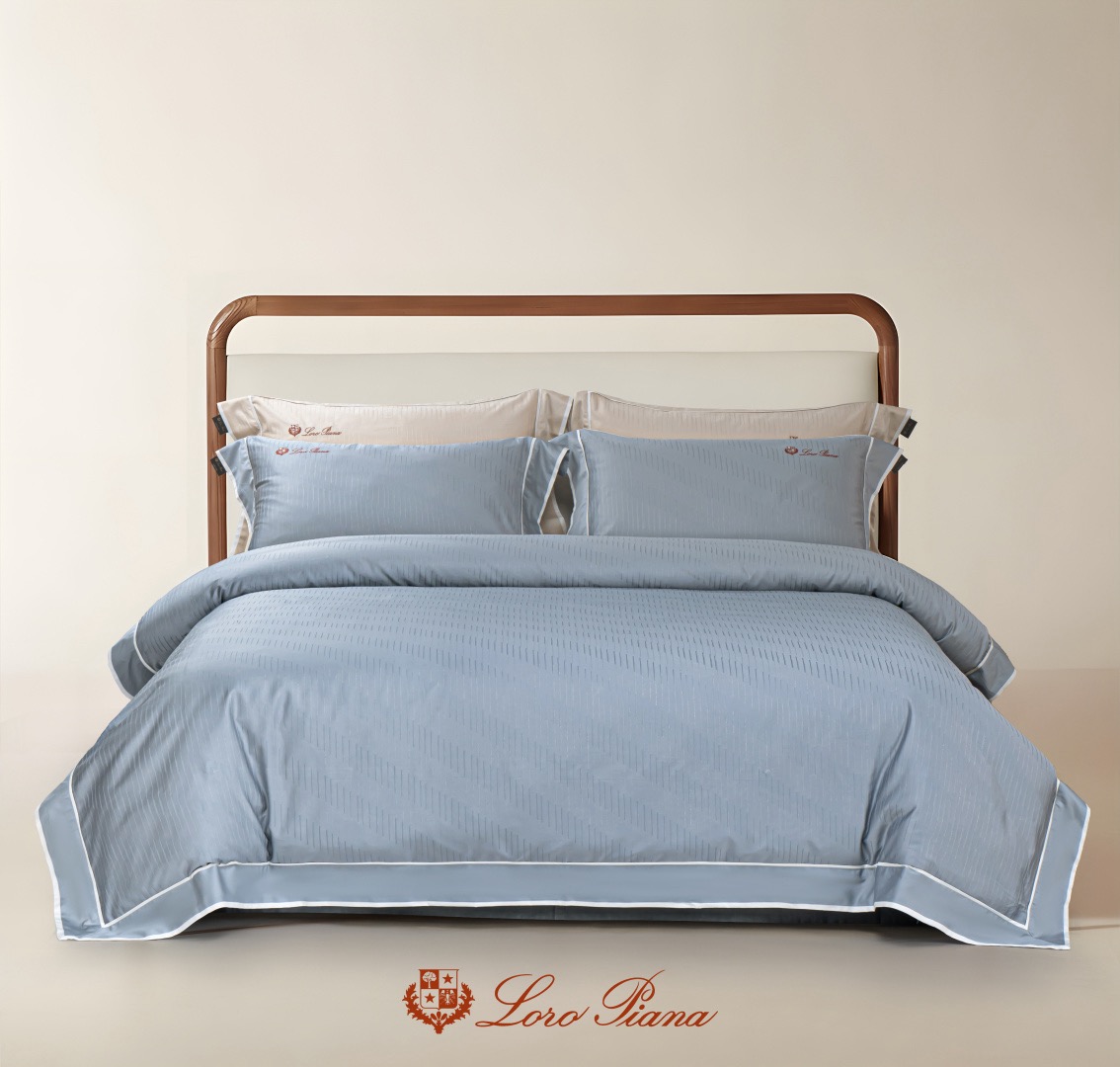 Комплект постельного белья в стиле Loro Piana Interiors голубого цвета
