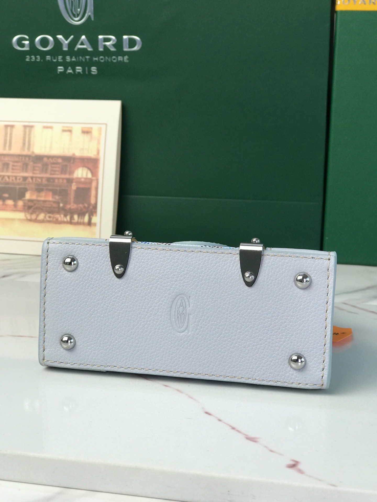 Сумка женская Goyard Saïgon Nano серого цвета