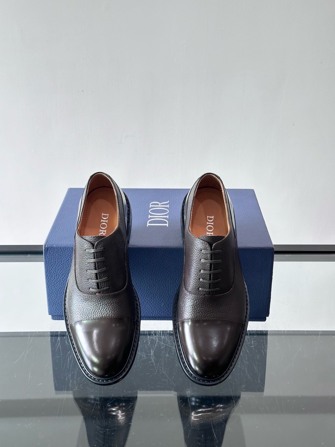 Туфли мужские в стиле Dior Oxford из натуральной кожи коричневого цвета